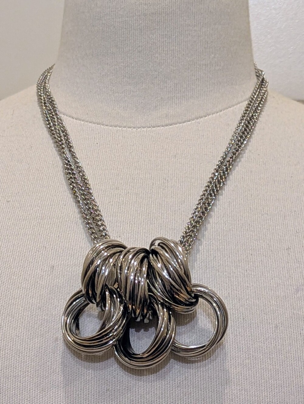 EUC 18.5" Chunky Silvertone Brutalist Necklace with Twisted Ring Centerpiece